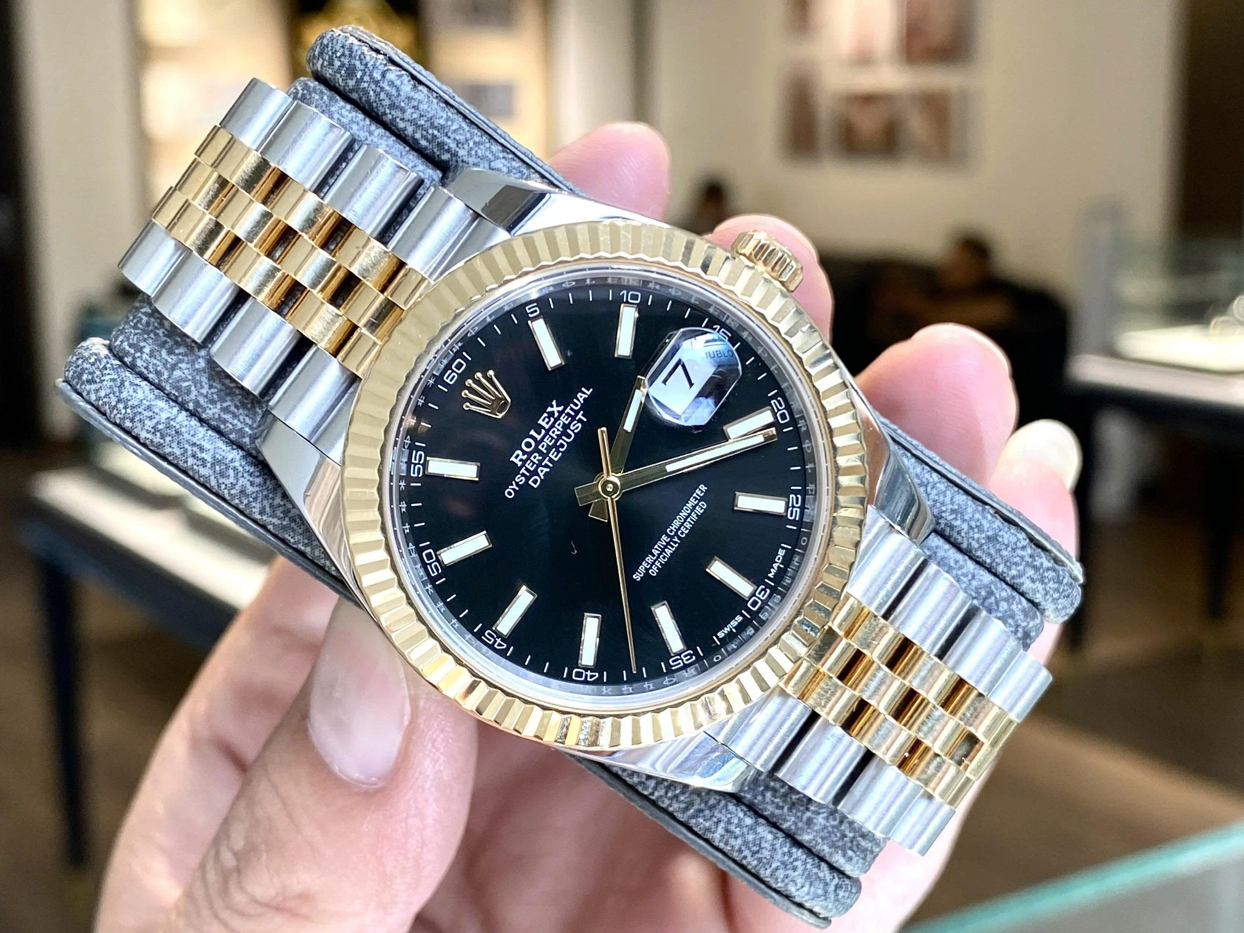 Có nên mua Rolex đã qua sử dụng không? Những điều cần biết 4