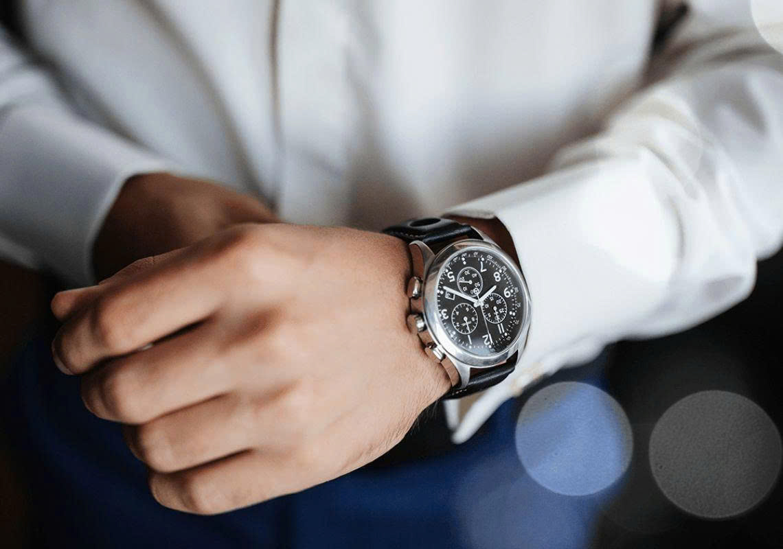 Gợi ý mẫu đồng hồ cơ nam mặt tròn phối đồ công sở 2