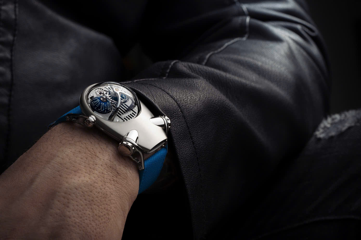 Đánh giá phong cách thiết kế độc bản của đồng hồ MB&F 2