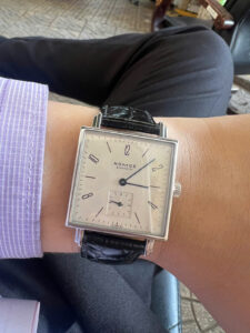 Vẻ đẹp tối giản phong cách Bauhaus của đồng hồ Nomos Tangente 3