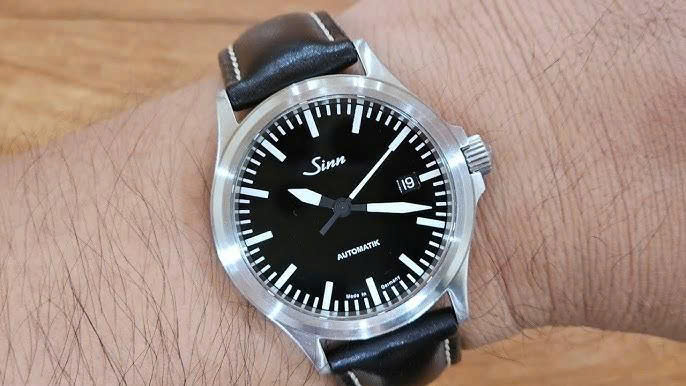 Phong cách quân đội cực ngầu của mẫu đồng hồ Sinn 556 2