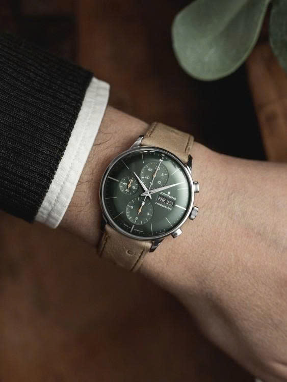 Giá đồng hồ Junghans chính hãng bao nhiêu 2