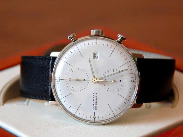 Cách phân biệt Junghans thật và giả 4