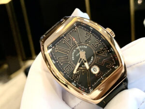 Thiết kế dáng vỏ đặc biệt của đồng hồ Franck Muller phù hợp ai? 2