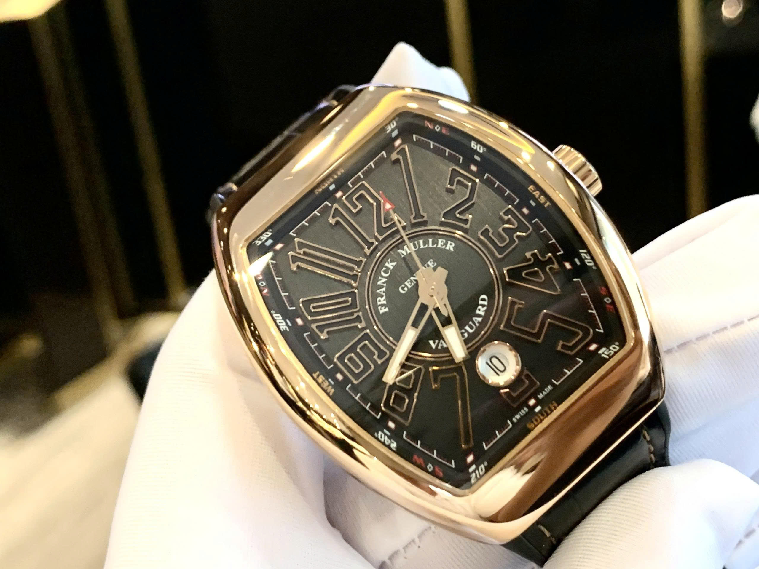 Thiết kế dáng vỏ đặc biệt của đồng hồ Franck Muller phù hợp ai? 2
