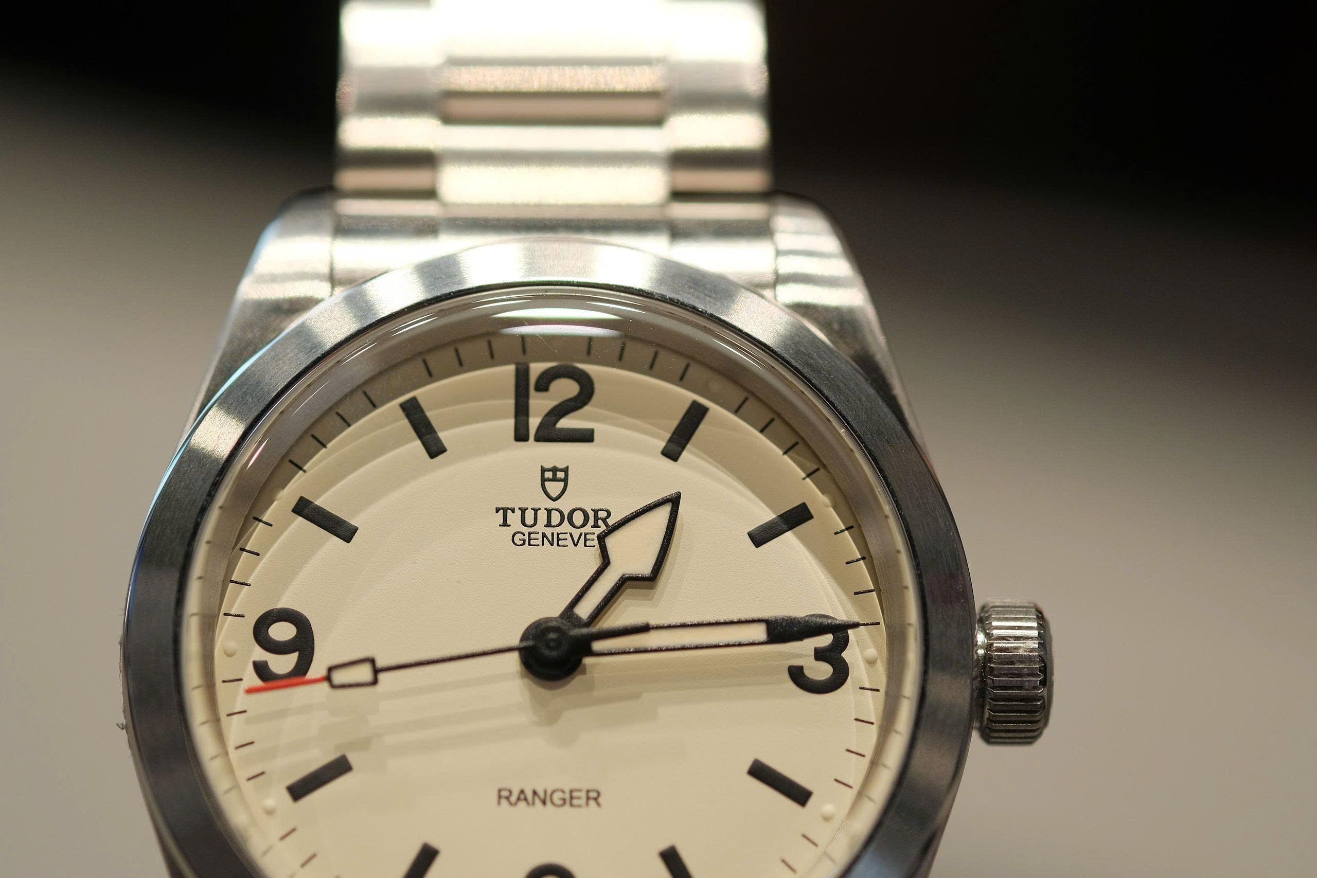Hướng dẫn cách chỉnh giờ đồng hồ Tudor Ranger đúng chuẩn nhất 4