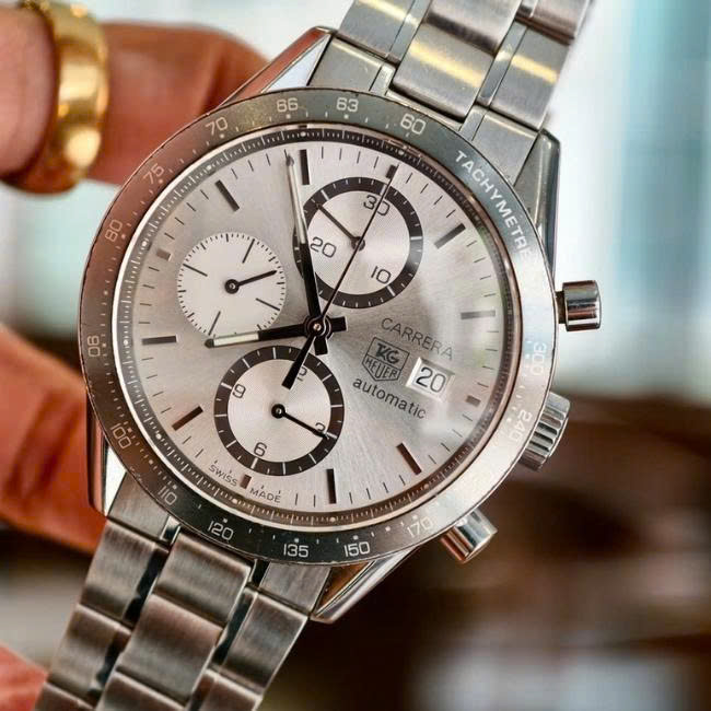 Đánh giá chi tiết mẫu đồng hồ Tag Heuer Carrera mới tinh 3