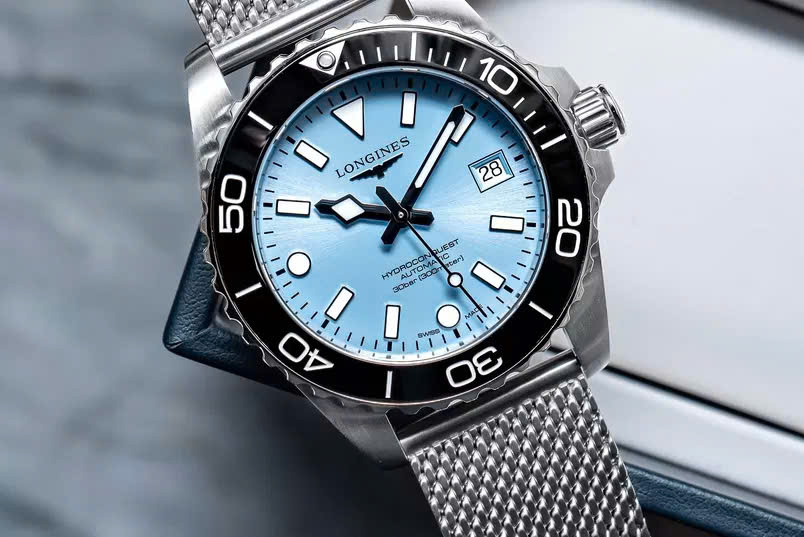 Vẻ đẹp thanh lịch từ mẫu đồng hồ Longines HydroConquest mặt xanh 2