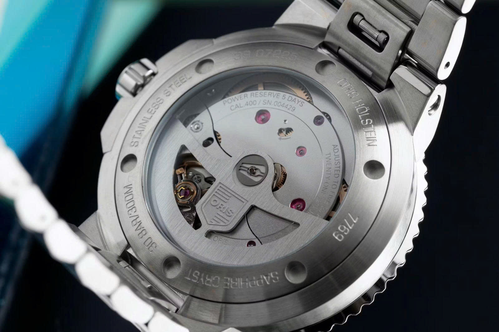 Khám phá bộ máy khủng trên đồng hồ Oris Aquis Calibre 400 3