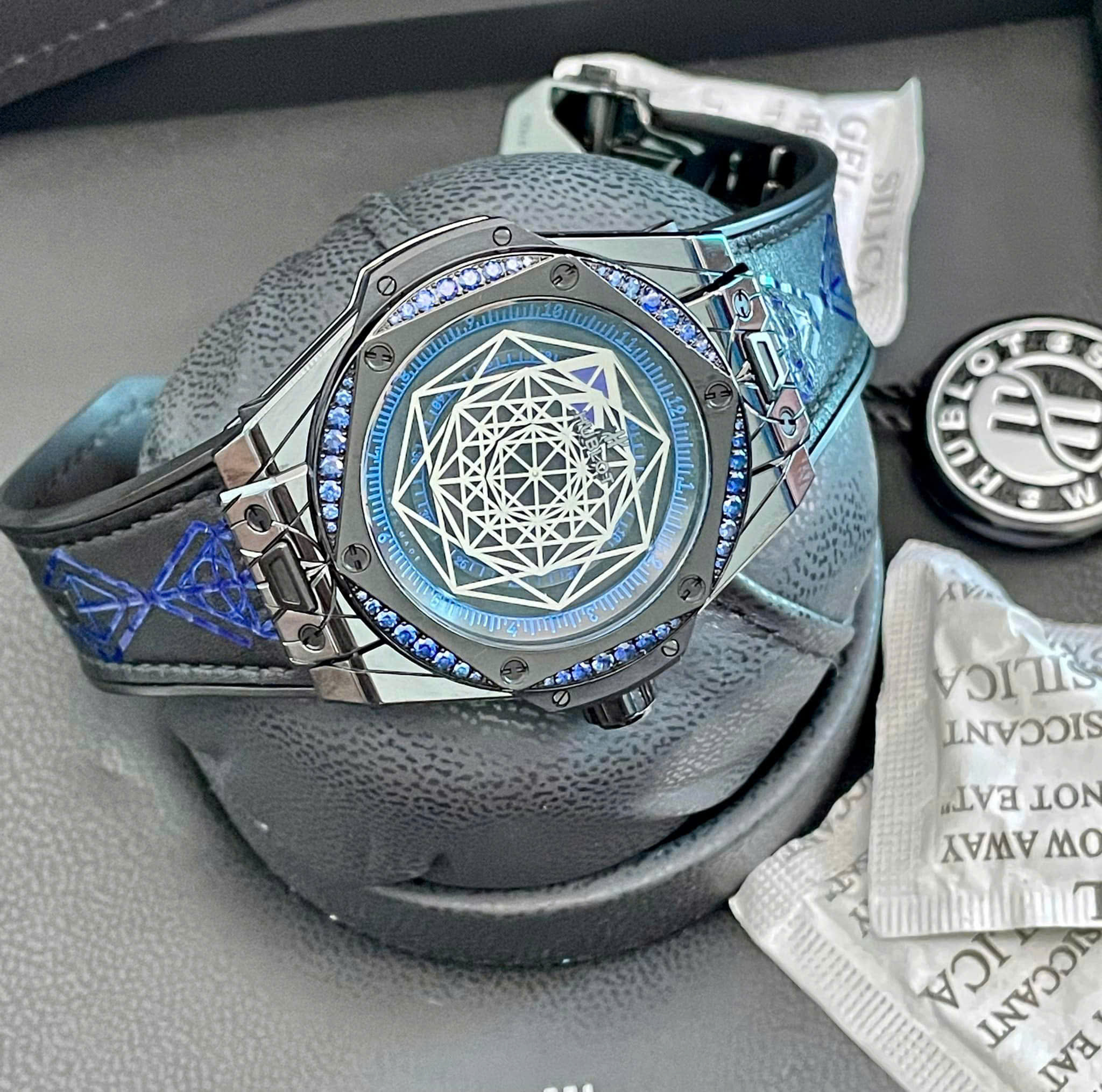 Hơi thở nghệ thuật hiện đại trong ngôn ngữ thiết kế đồng hồ Hublot 3