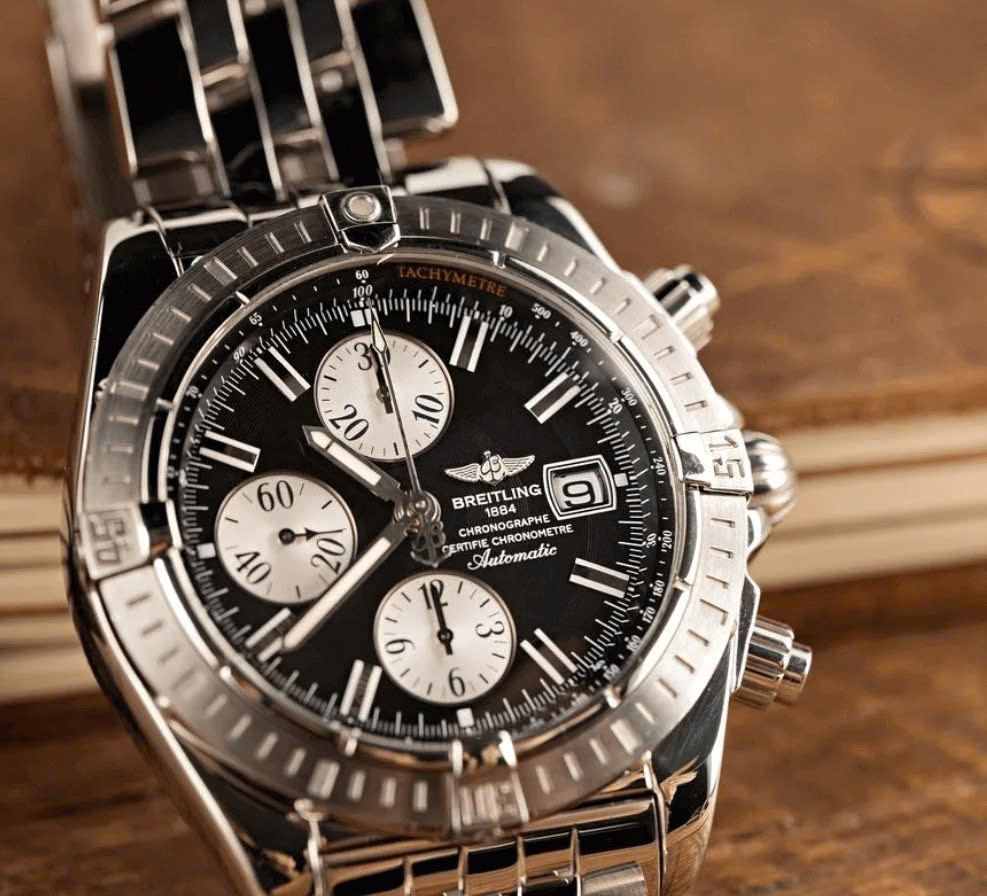 Khám phá thiết kế mạnh mẽ trên đồng hồ Breitling Chronoliner mới 1