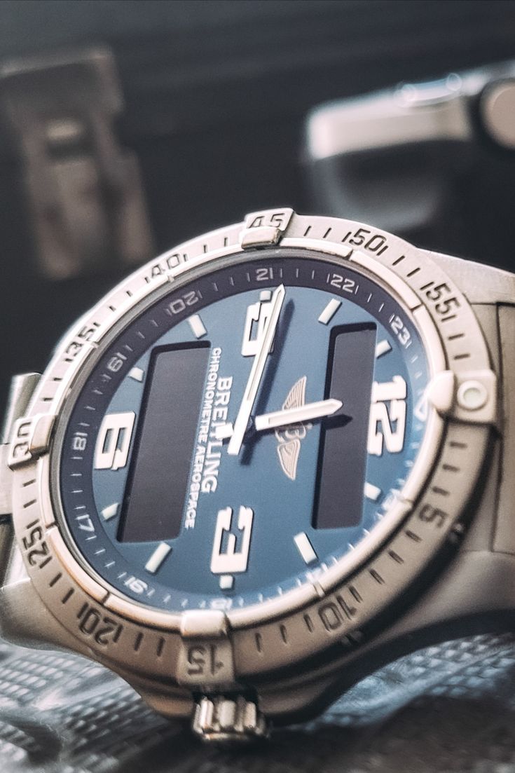 Tư duy cơ khí kỹ thuật số từ chiếc Breitling Aerospace 1