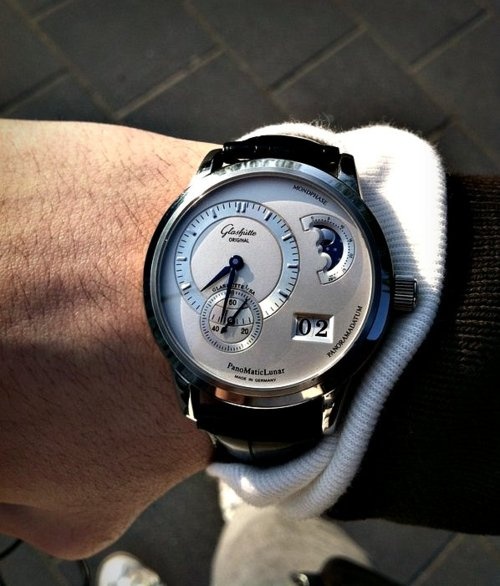 Sức hút từ triết lý bất đối xứng Glashutte PanoMaticLunar 2