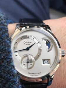 Sức hút từ triết lý bất đối xứng Glashutte PanoMaticLunar 3