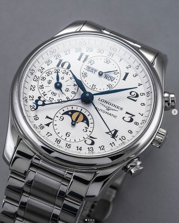 Giao thoa thiên văn hoài cổ trên Longines Master Moonphase 1
