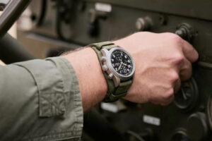 Đậm chất quân đội khỏe khoắn từ đồng hồ Hamilton Khaki Field 1