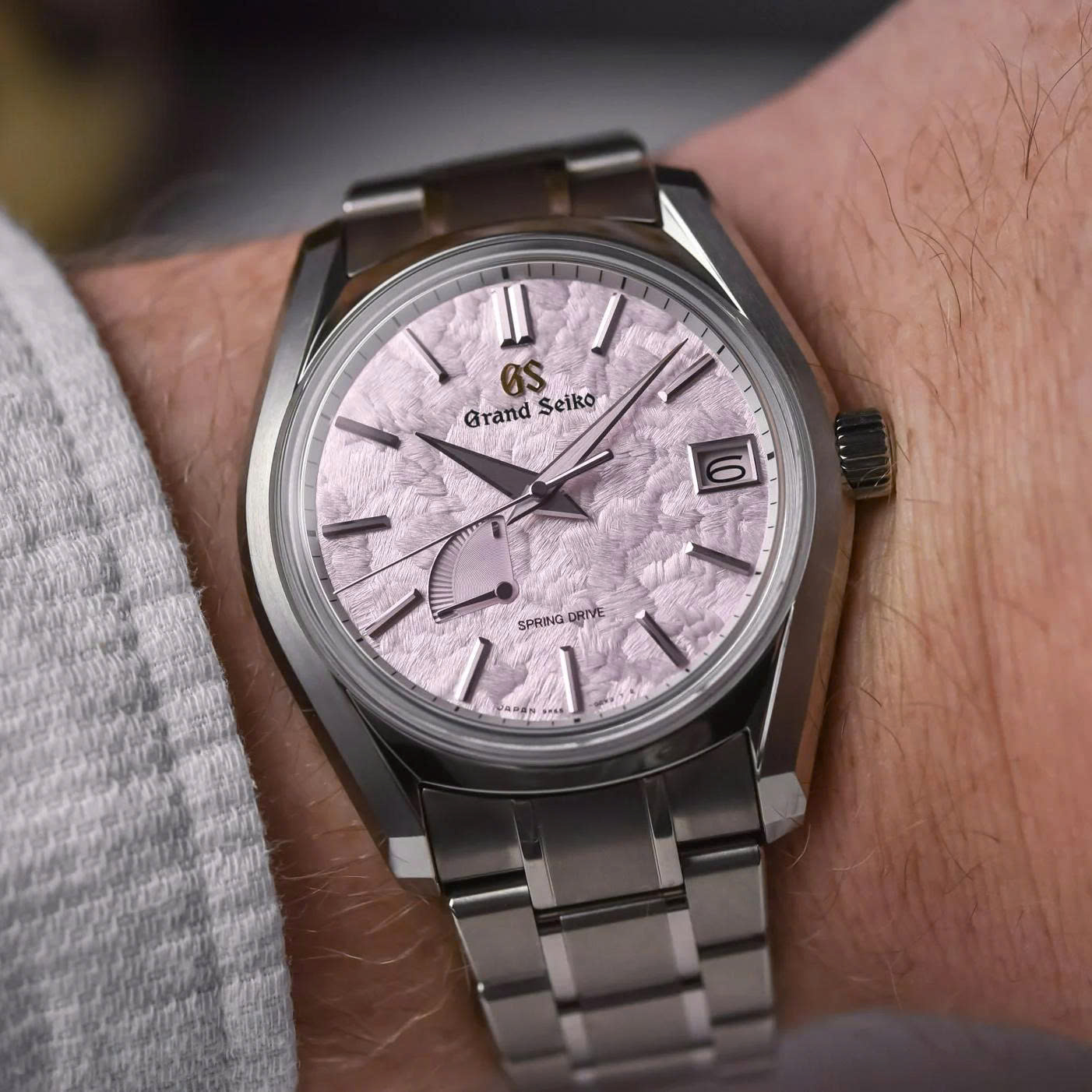 Sắc hoa anh đào ẩn hiện trên Grand Seiko Shunbun 2