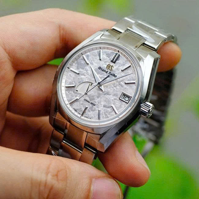Sắc hoa anh đào ẩn hiện trên Grand Seiko Shunbun 3