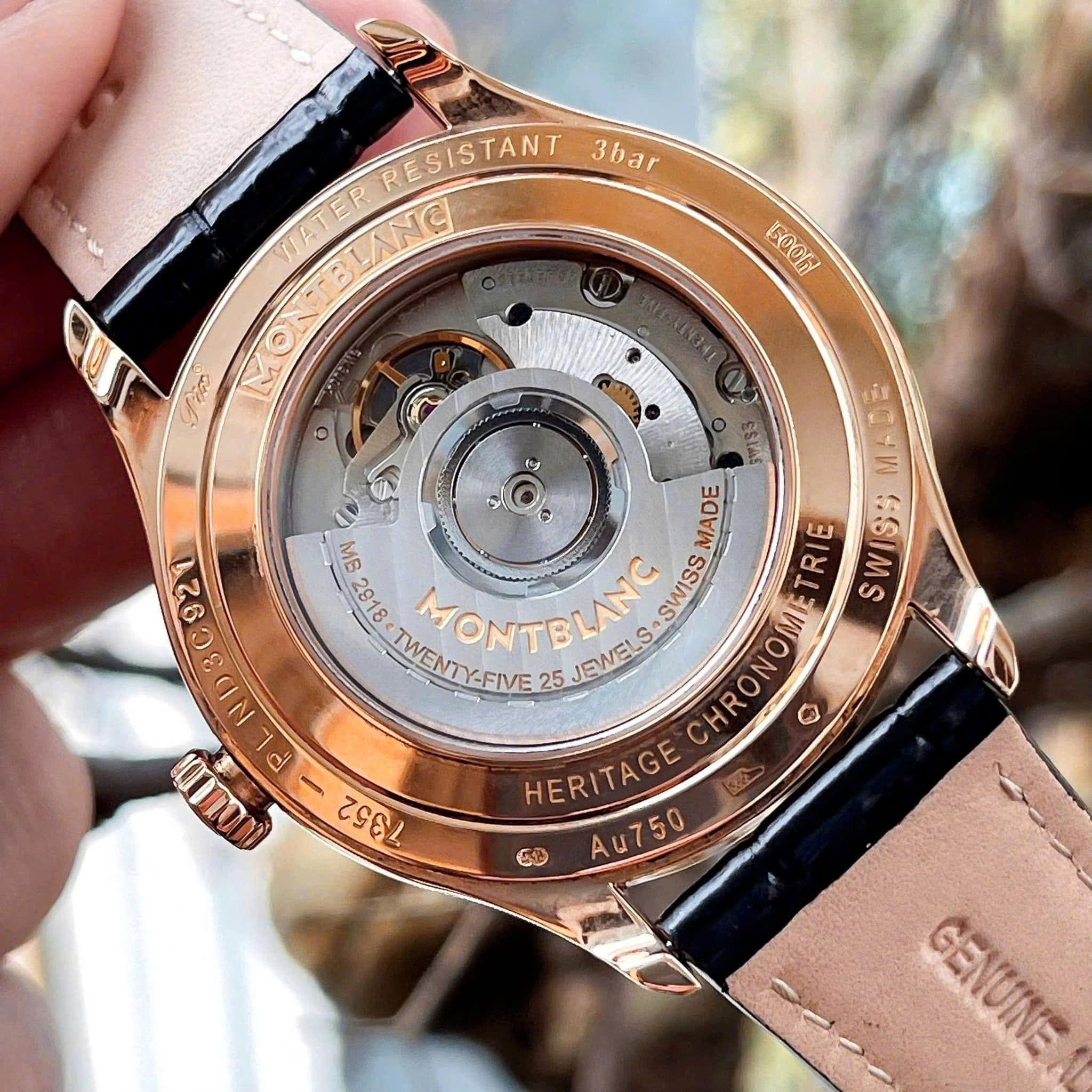 Hơi thở di sản cổ điển từ đồng hồ Montblanc Heritage 1