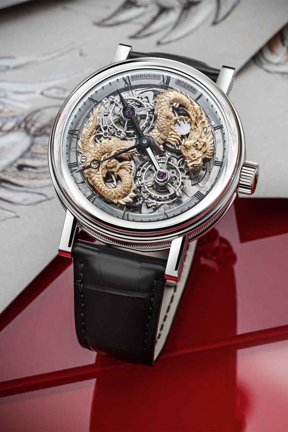 Nghệ thuật chạm khắc hoàng gia trên chiếc Breguet Classique mới 1