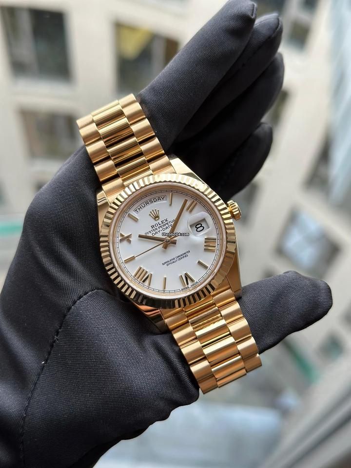 Mãnh lực vương quyền toát ra từ Rolex Day Date vàng 2