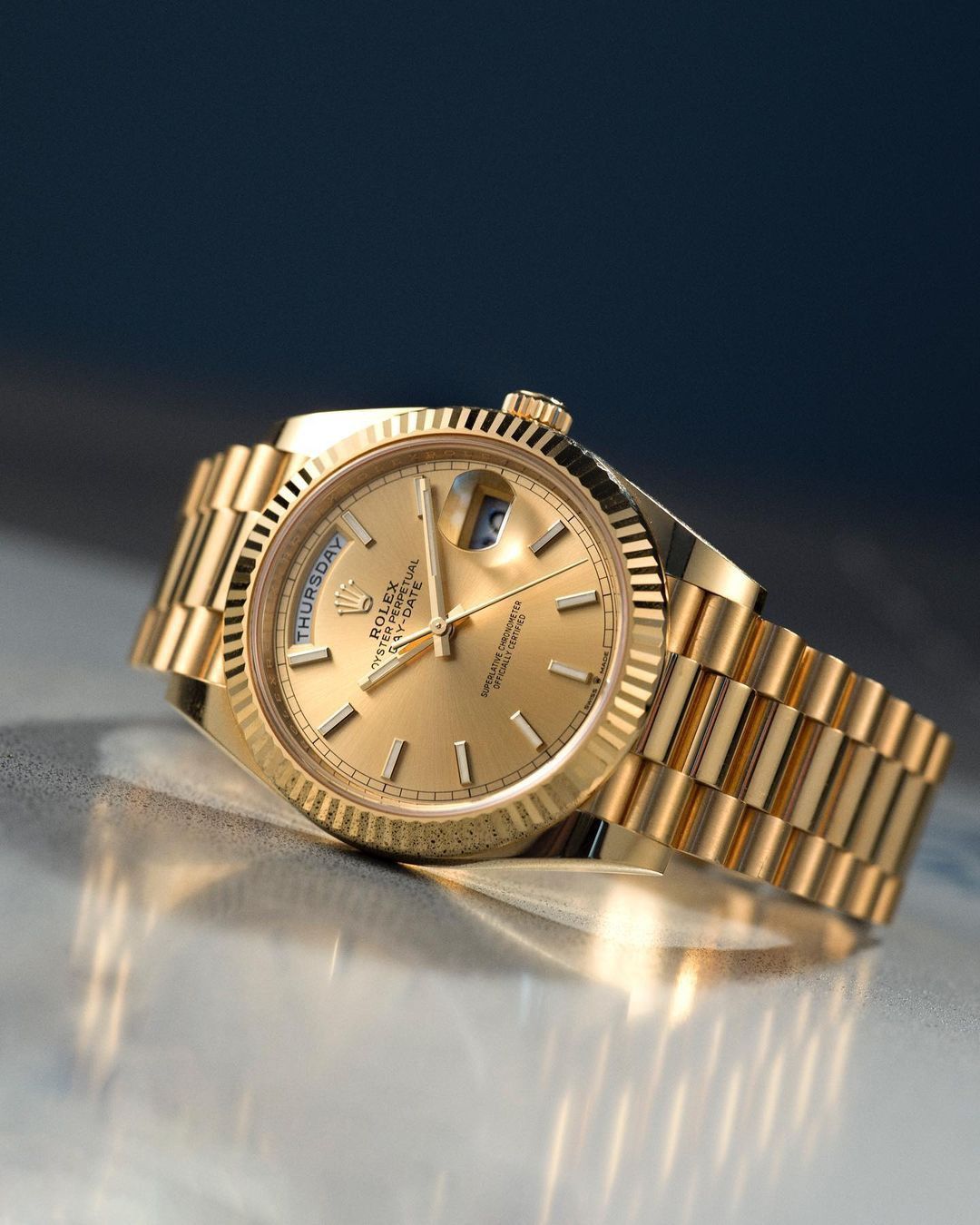 Mãnh lực vương quyền toát ra từ Rolex Day Date vàng 3