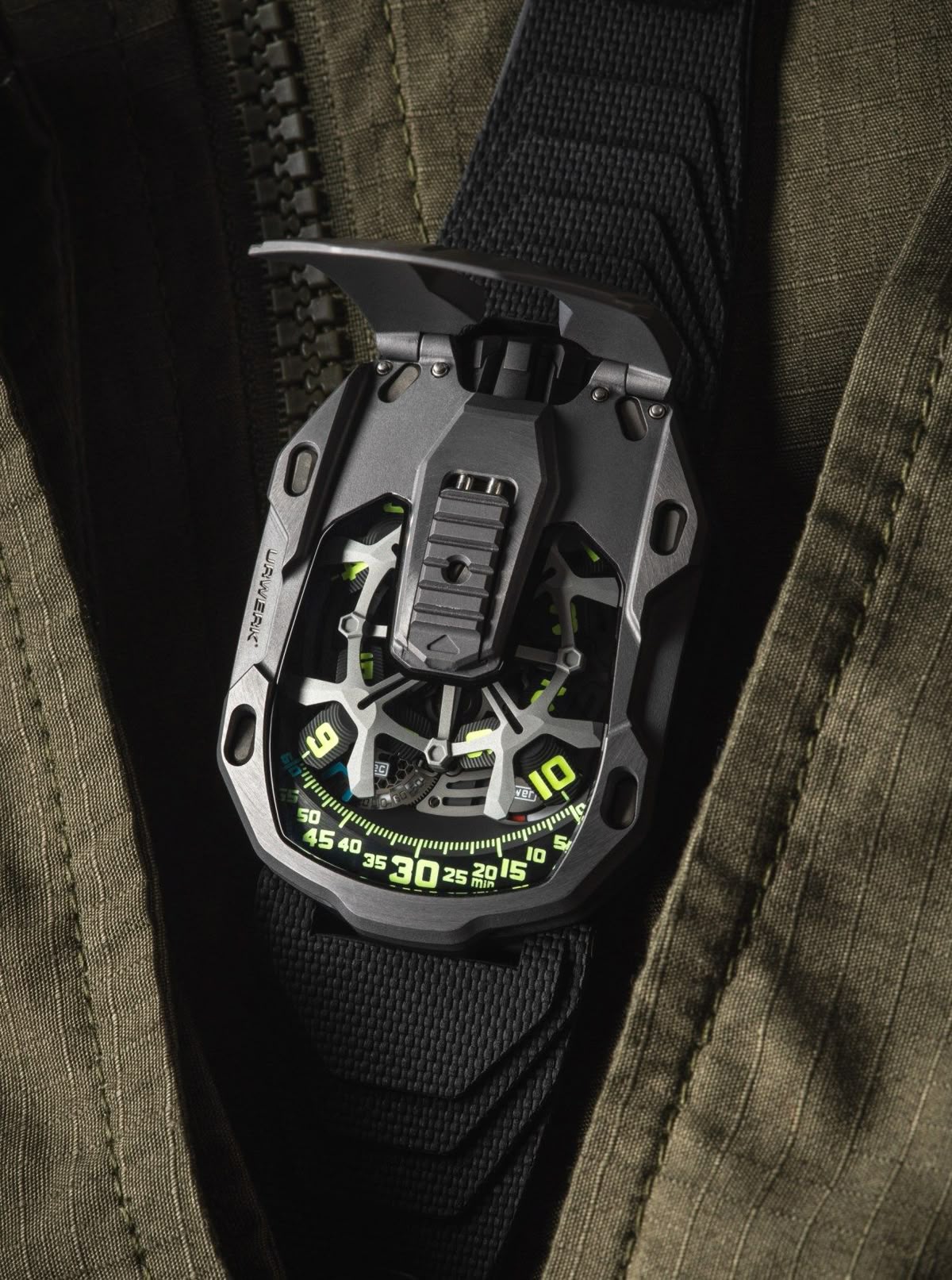 Thời gian chuyển động vệ tinh độc đáo của Urwerk UR 1