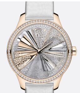 Khám phá vẻ đẹp nữ tính toát ra từ Dior VIII 2