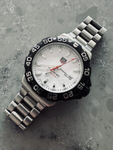 Khám phá cỗ máy đếm giờ thể thao TAG Heuer Autavia. 1
