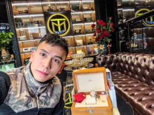 Thu mua đồng hồ Vacheron Constantin Overseas lướt tại Ba Đình2