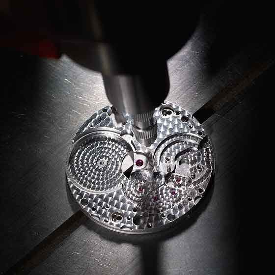 Tìm hiểu chi tiết đinh ốc biểu tượng cỗ máy Cartier 1