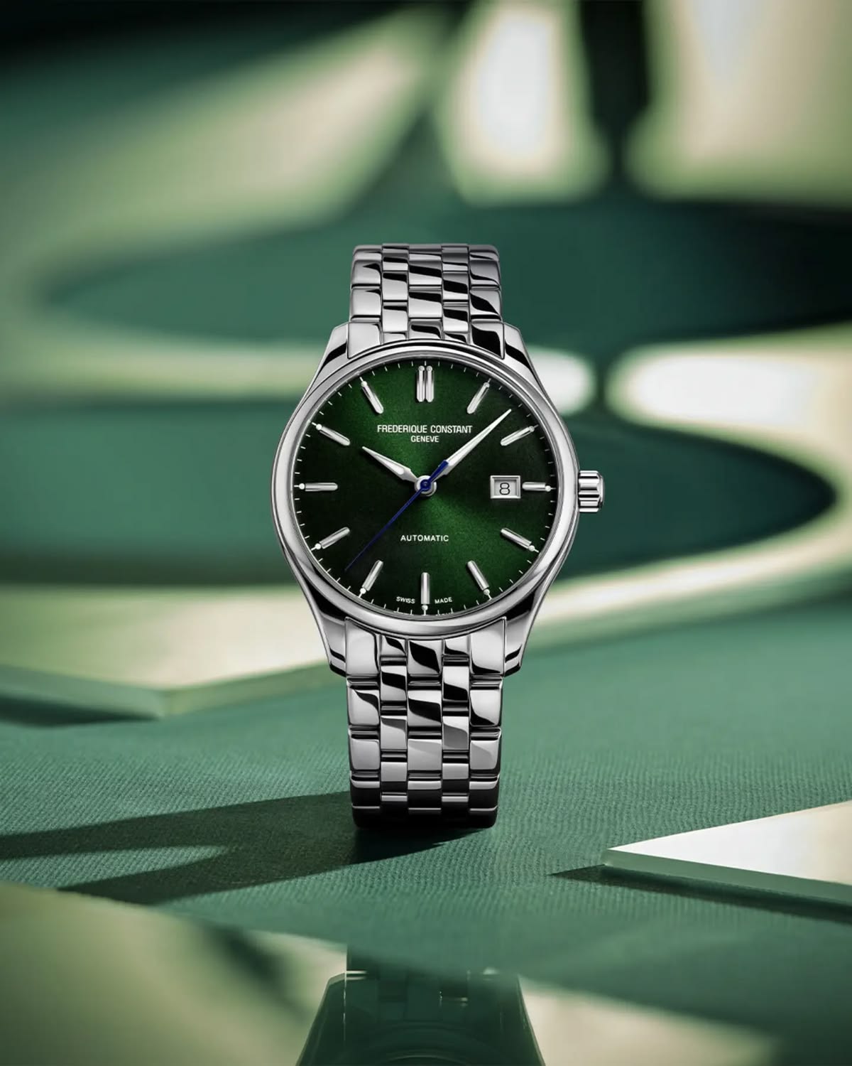 Vẻ đẹp quyến rũ trên mặt số chiếc Frederique Constant Highlife 1