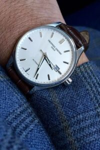 Đánh giá vẻ đẹp thanh lịch cỗ máy Frederique Constant Slimline. 2