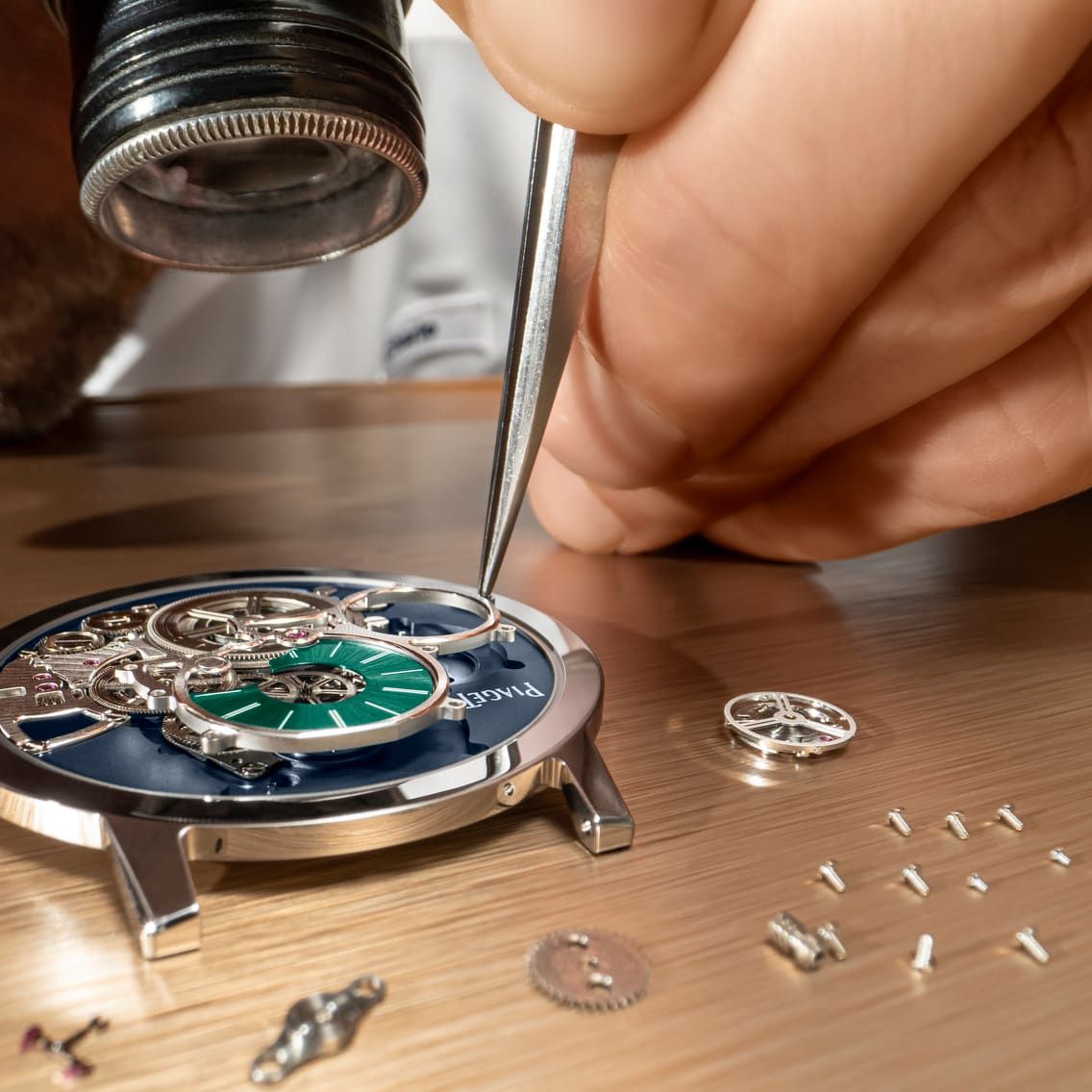 Bật mí khả năng giữ cót vượt trội cỗ máy Piaget. 2