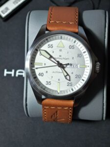 Vẻ đẹp phong cách quân sự của cỗ máy Hamilton Pilot. 2