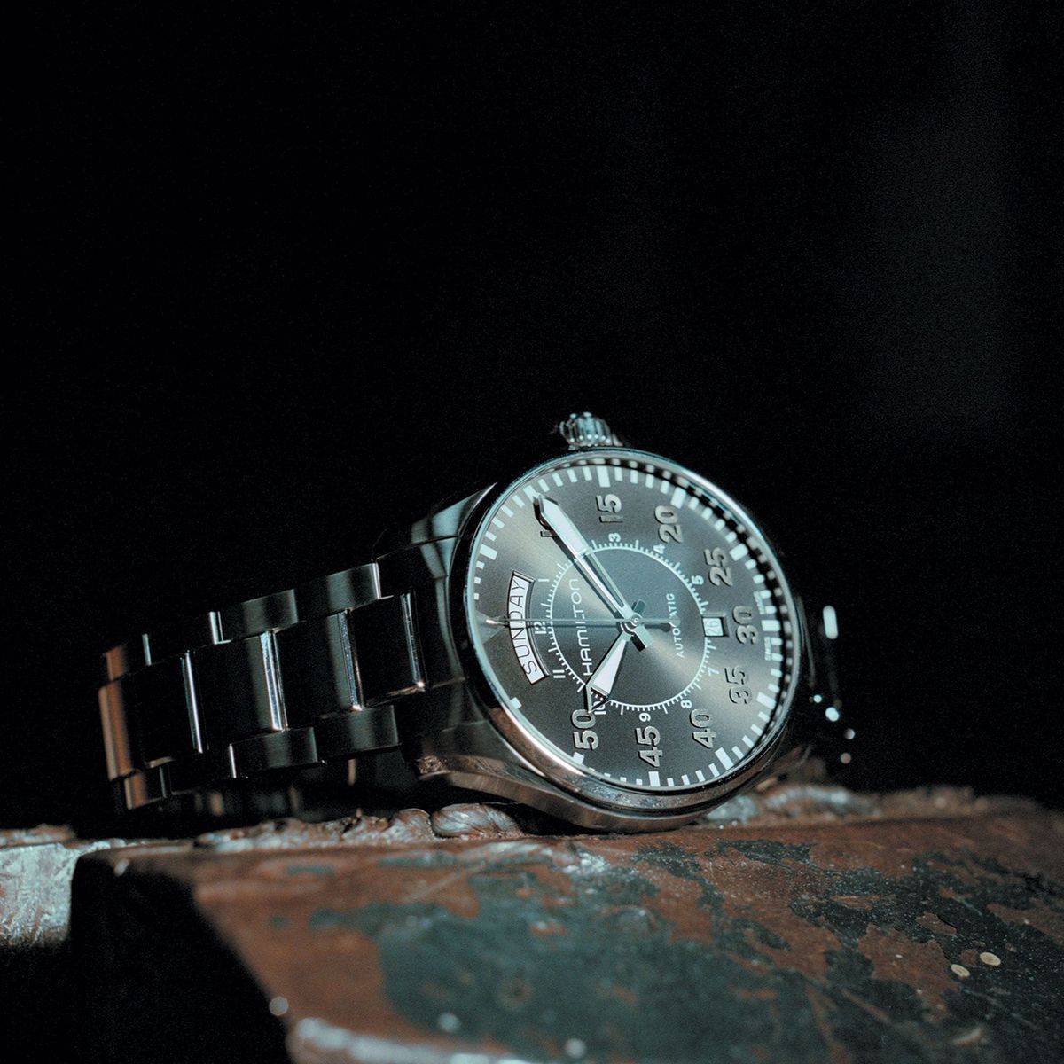 Vẻ đẹp phong cách quân sự của cỗ máy Hamilton Pilot. 3