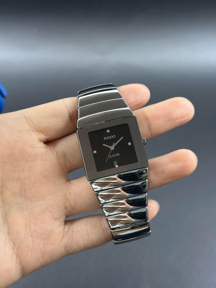 Công nghệ sử dụng vật liệu gốm hiện đại chiếc Rado 2