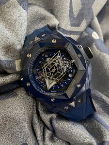 Khám phá thiết kế tinh xảo của dòng Hublot Sang Bleu. 2