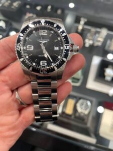 Vẻ đẹp sang trọng vượt thời gian của dòng Longines HydroConquest. 2