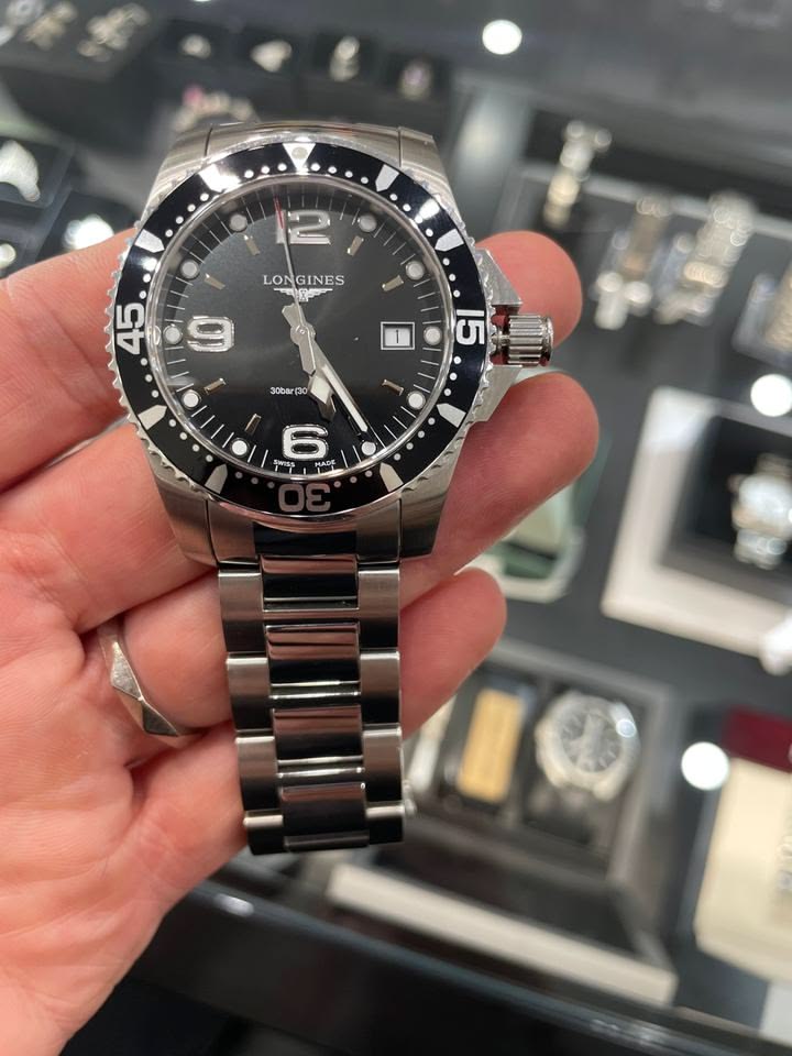 Vẻ đẹp sang trọng vượt thời gian của dòng Longines HydroConquest. 2