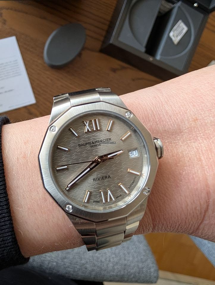 Đánh giá cấu trúc lịch thường niên trên Baume Mercier Riviera. 3