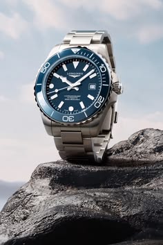 Vẻ đẹp sang trọng vượt thời gian của dòng Longines HydroConquest. 3
