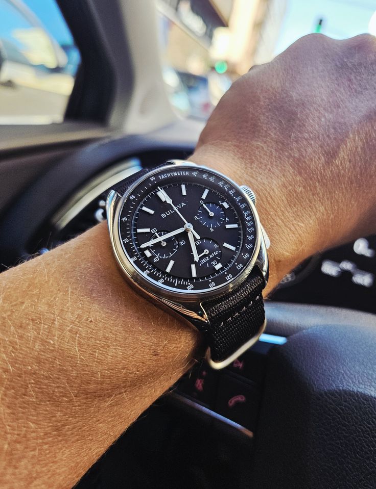 Lịch sử chinh phục không gian ấn tượng Bulova Lunar Pilot. 1