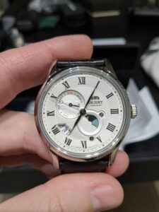Sức hấp dẫn tuyệt vời từ thiết kế Orient Sun Moon. 2