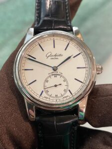 Lý giải sự tinh xảo từ đĩa lịch hai ô Glashutte. 2