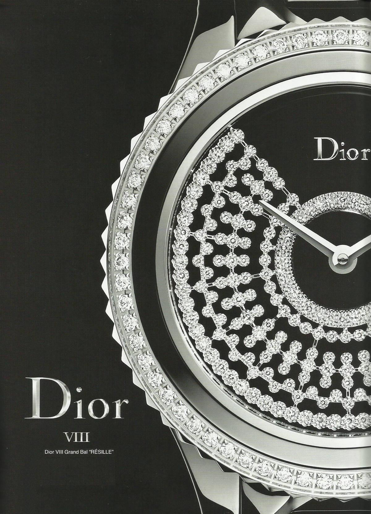 Chiêm ngưỡng phong cách đính đá quyến rũ trên cỗ Dior. 3