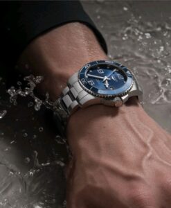 Vẻ đẹp thể thao cùng khả năng lặn sâu Longines HydroConquest 1