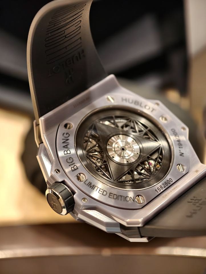 Nghệ thuật kết hợp chất liệu cỗ máy Hublot Big Bang. 1