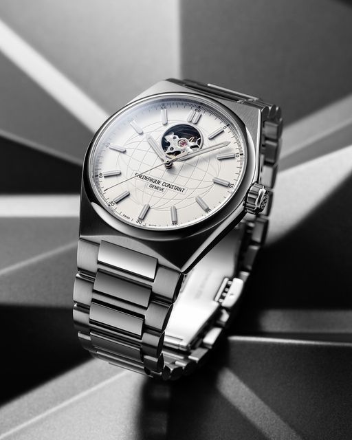 Điểm nhấn cửa sổ lộ cơ tim cỗ máy Frederique Constant. 1