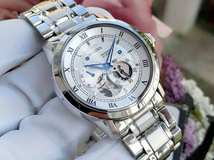 Thiết kế lộ cơ độc đáo của dòng Bulova Sutton Automatic. 1